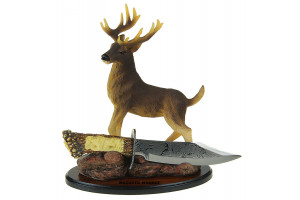 Сувенирный нож на подставке с оленем